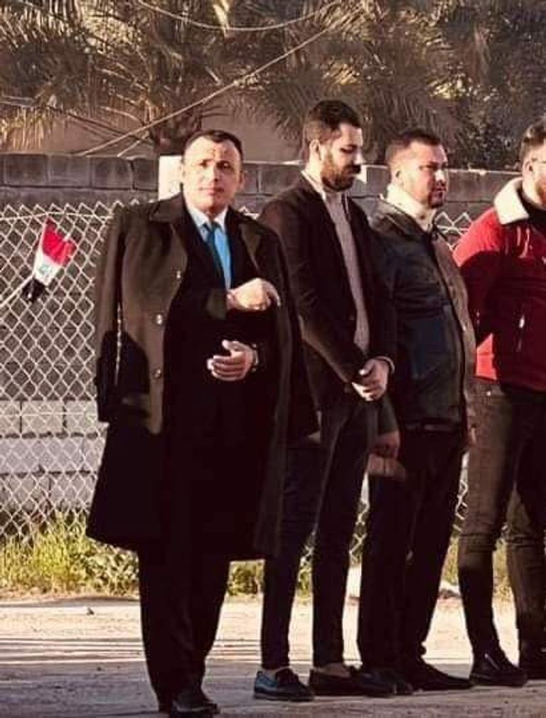 مراسيم رفع العلم في إحدى المدارس العراقية