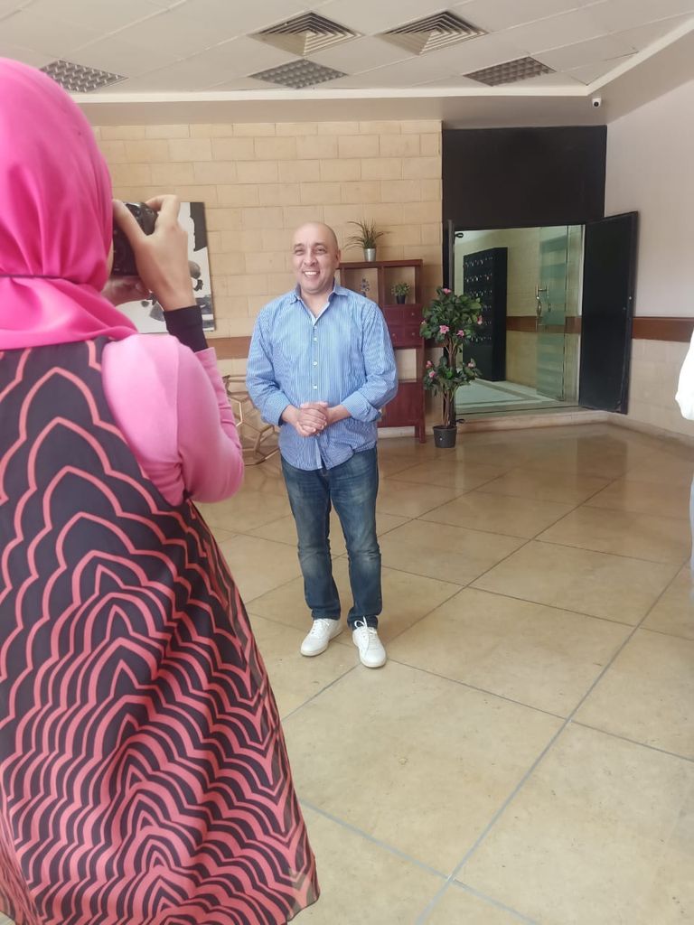 منة الله تصور الإعلامي عصام يوسف منة الله عصام أول كفيفة مصرية تلعب القوس والسهم