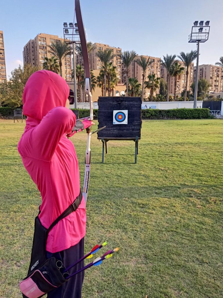 منة الله عصام أول كفيفة مصرية تلعب القوس والسهم