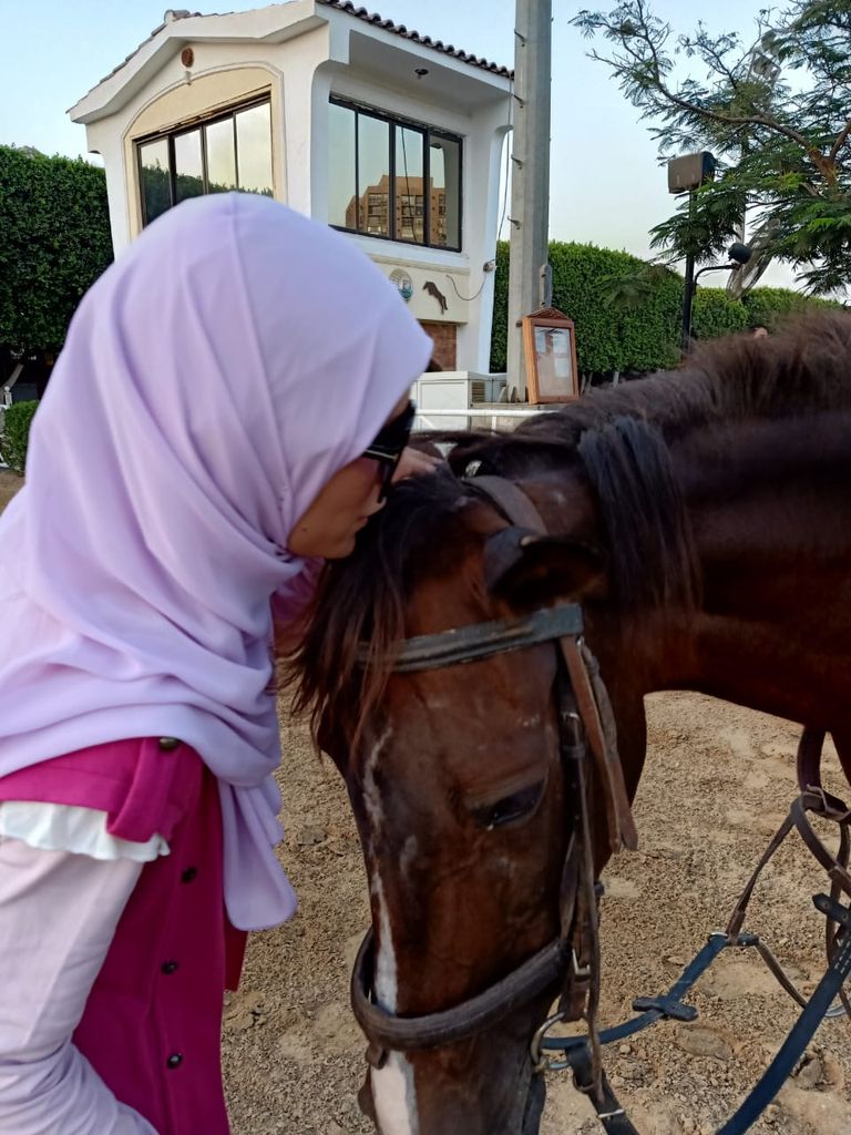 منة الله عصام أول كفيفة مصرية تلعب القوس والسهم