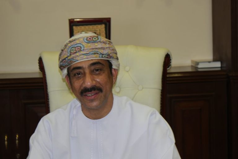 سفير سلطنة عمان بالقاهرة بعدسة منة الله عصام الدين منة الله عصام أول كفيفة مصرية تلعب القوس والسهم