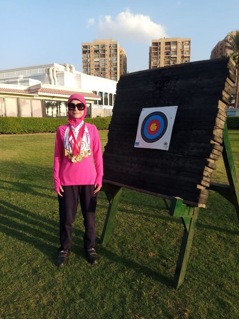 منة الله عصام أول كفيفة مصرية تلعب القوس والسهم