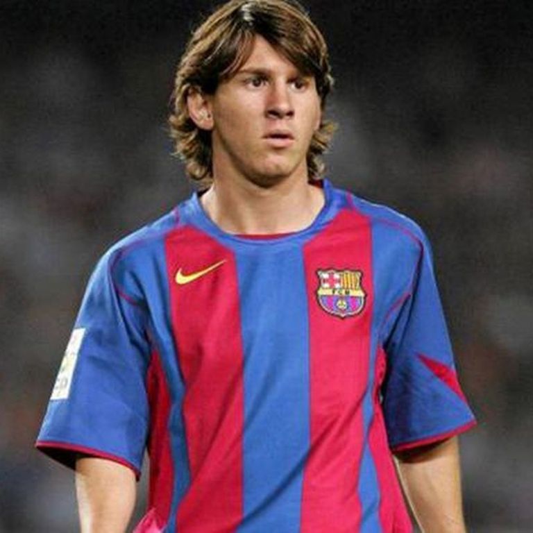 ميسي في بداياته مع برشلونة لوكاس رومان
