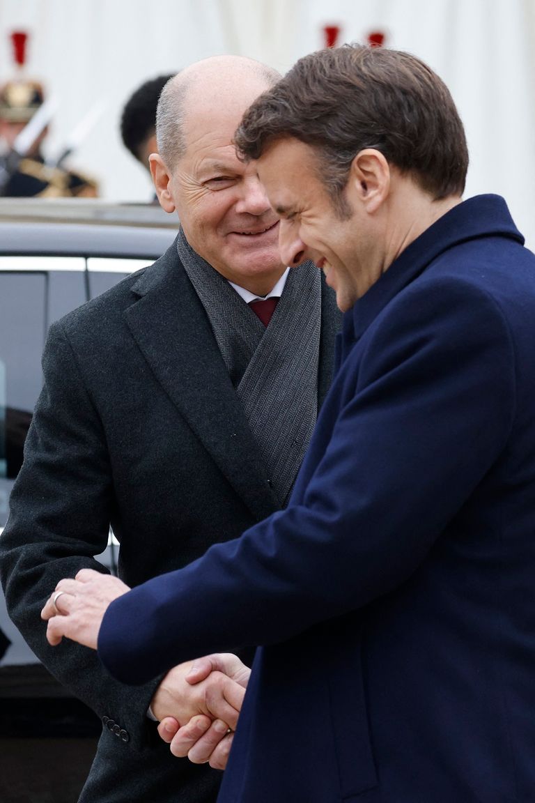 جانب من لقاء ماكرون وشولتز