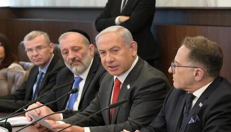 رئيس الحكومة الإسرائيلية نتنياهو وإلى جانبه الوزير درعي
