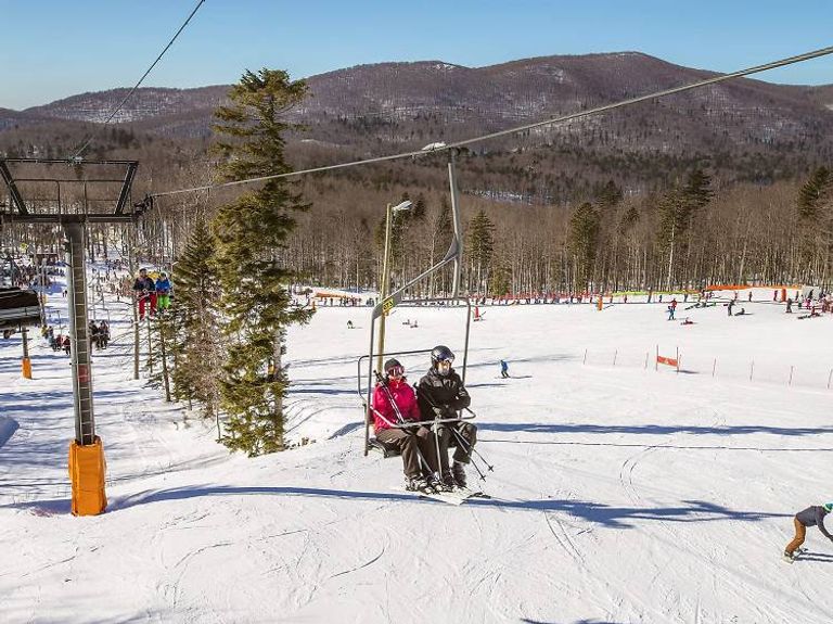 مدينة "Rijeka" أحد أماكن السياحة في كرواتيا في الشتاء السياحة في كرواتيا في الشتاء.. شلالات متجمدة وأجواء أعياد الميلاد