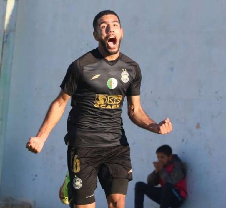 الجزائري أحمد قندوسي المطلوب من الزمالك فريق الزمالك