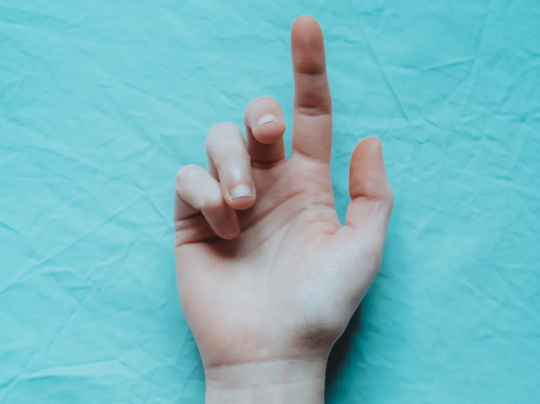 التشققات الطولية أحد المظاهر الطبيعية للتقدم في العمر