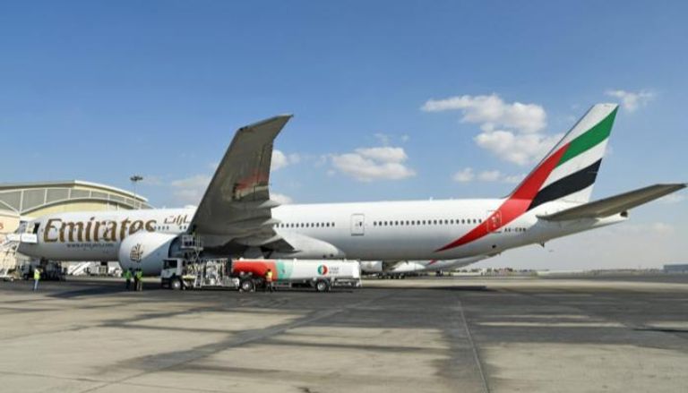 طيران الإمارات تختبر محركاً على الأرض بوقود مستدام 100%