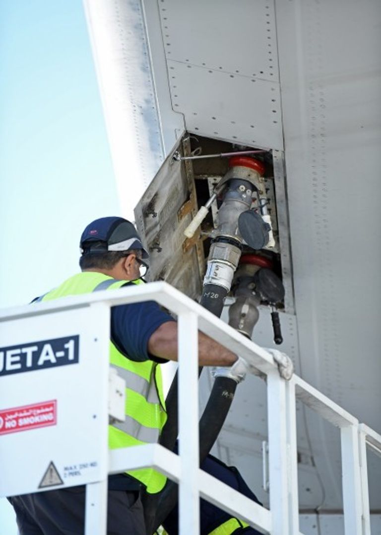 طيران الإمارات تختبر محركاً على الأرض بوقود مستدام 100%