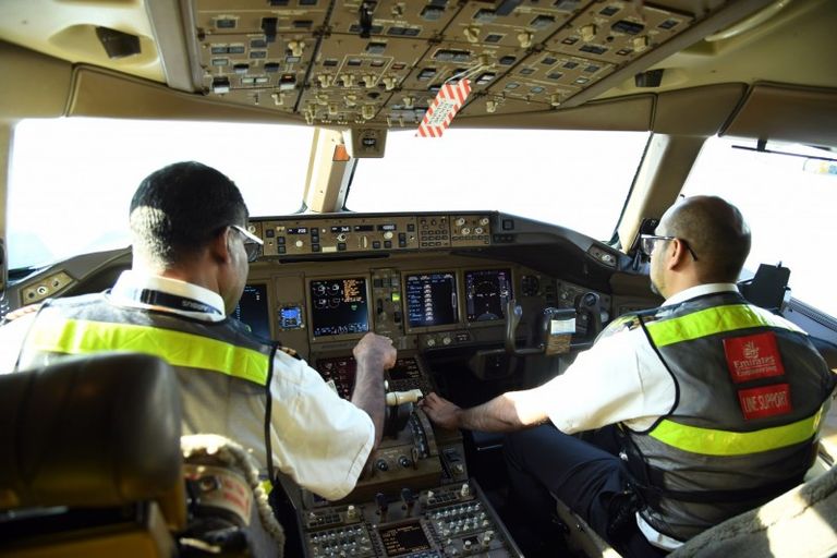 طيران الإمارات تختبر محركاً على الأرض بوقود مستدام 100%