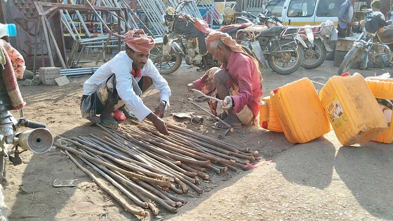 بائع في سوق ريفية باليمن