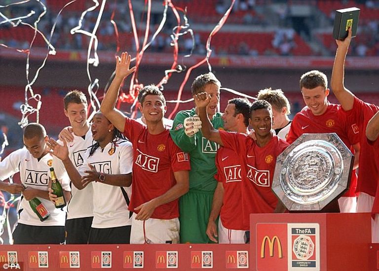 تتويج رونالدو بالدرع الخيرية 2007 كريستيانو رونالدو بقميص النصر السعودي