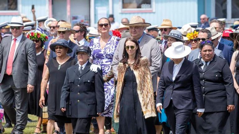 جاسيندا أرديرن لم تتمالك دموعها 