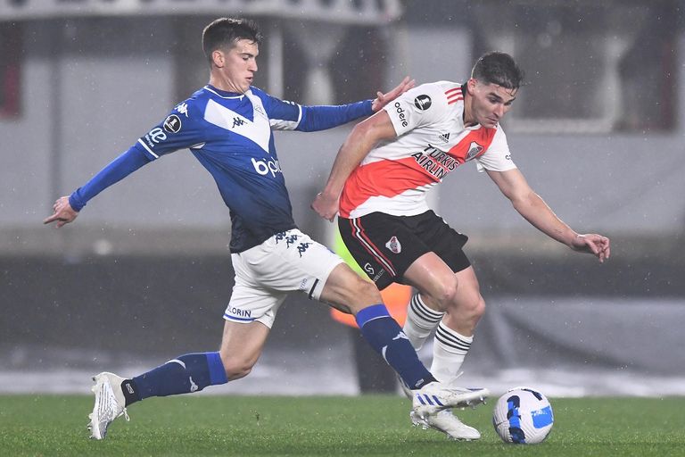 ماكسيمو بيروني وجوليان ألفاريز مهاجم السيتي ماكسيمو بيروني لاعب مانشستر سيتي الجديد