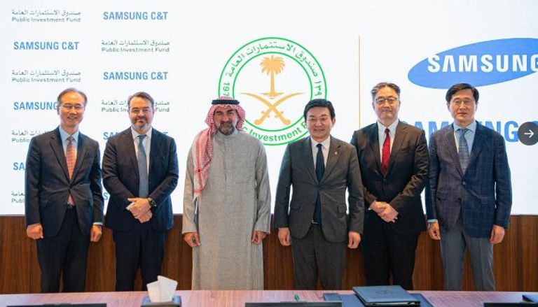 صندوق الاستثمارات العامة السعودي يوقع اتفاقية مع شركة "سامسونغ سي آند تي"