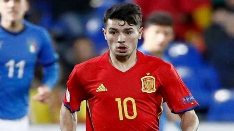 براهيم دياز بقميص منتخب إسبانيا