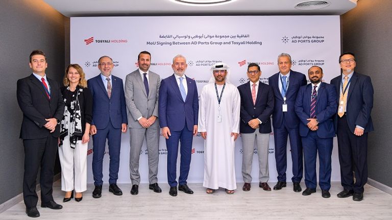 اتفاقية بين "موانئ أبوظبي" و"توسيالي" التركية للتعاون في الشحن البحري والخدمات اللوجستية جانب من توقيع الاتفاقية