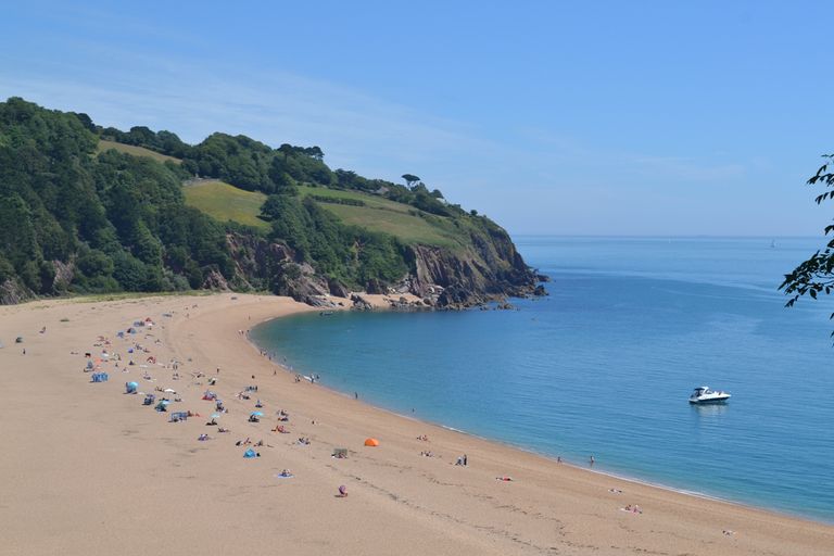 شاطئ بلاكبول أحد أماكن السياحة في بلاكبول السياحة في بلاكبول.. 6 مزارات مبهرة بقلب بريطانيا