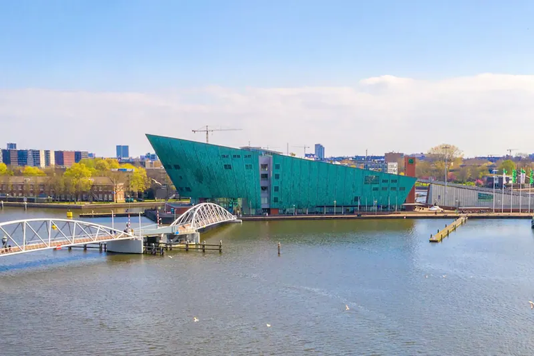 شاطئ نيمو أحد شواطئ أمستردام