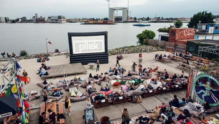 شاطئ "Pllek" أحد شواطئ أمستردام