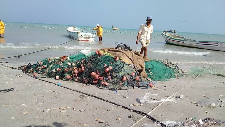 جثث وقوارب محطمة.. فاتورة ثقيلة يدفعها صيادو اليمن لجلب الأسماك صيادون وقوارب في سواحل غرب اليمن - العين الإخبارية