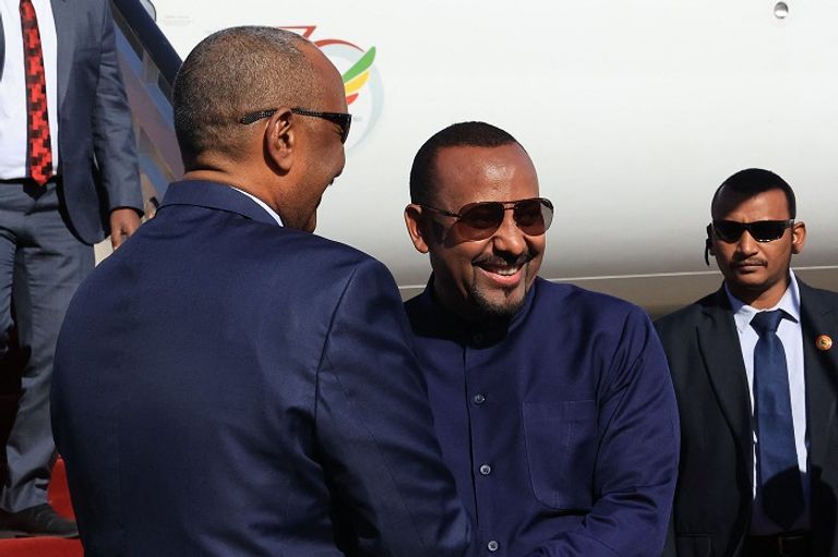 البرهان يستقبل آبي أحمد- الفرنسية