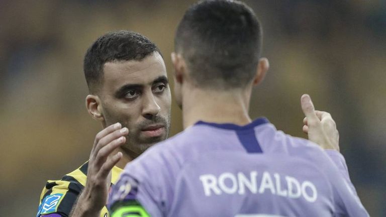 رونالدو وعبدالرزاق حمدالله كريستيانو رونالدو من مباراة النصر والاتحاد