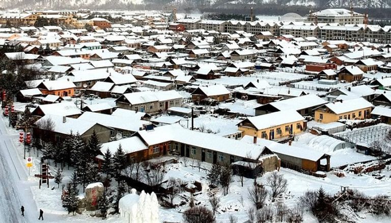 سفينة تشق طريقها وسط الثلوج- أرشيفية
