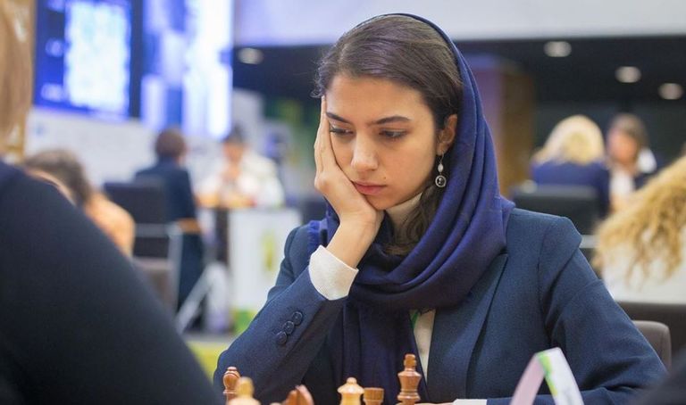 عاطفة أحمدي بطلة رياضة التزلج الإيرانية - أرشيفية