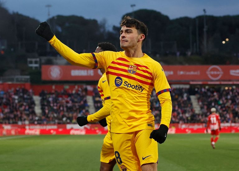 بيدري لاعب وسط برشلونة