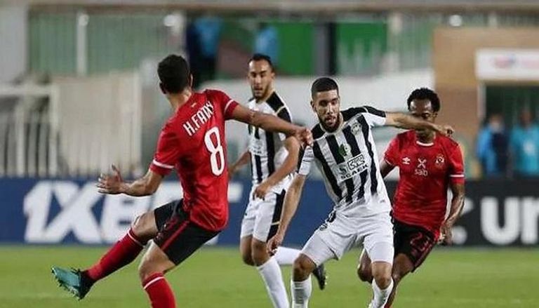 أحمد قندوسي لاعب الأهلي المصري الجديد