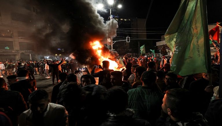 فلسطينيون يحتفلون في مدينة غزة بعد هجوم القدس - فرانس برس