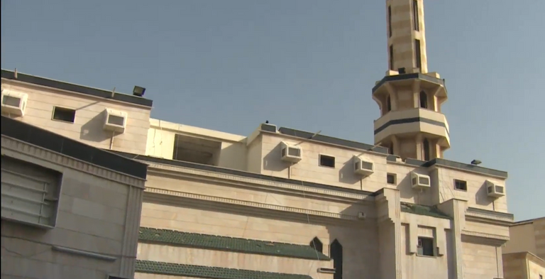 أحد المساجد الذي استخدمت مرافقه لتأجيرها 