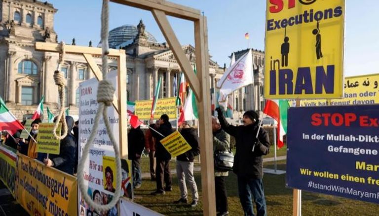 مظاهرة ضد إيران أمام البرلمان الألماني