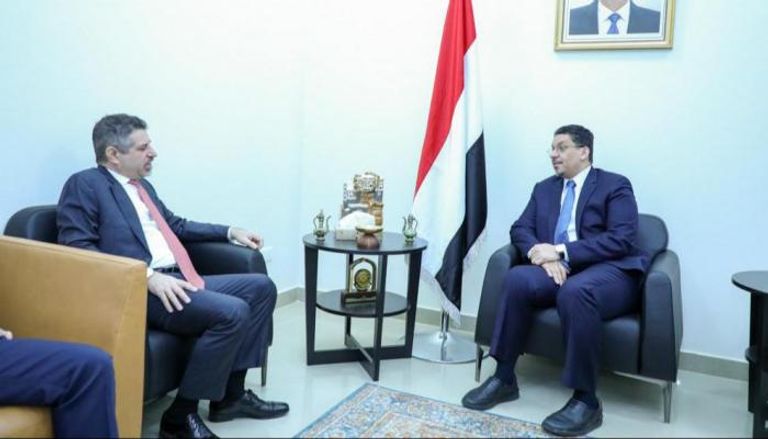جانب من لقاء وزير خارجية اليمن والسفير الأمريكي 
