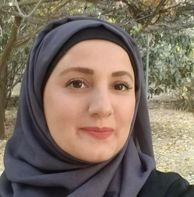 الأكاديمية اليمنية بجامعة صنعاء إنجيلا أبو أصبع الحوثي يطارد النساء إلى