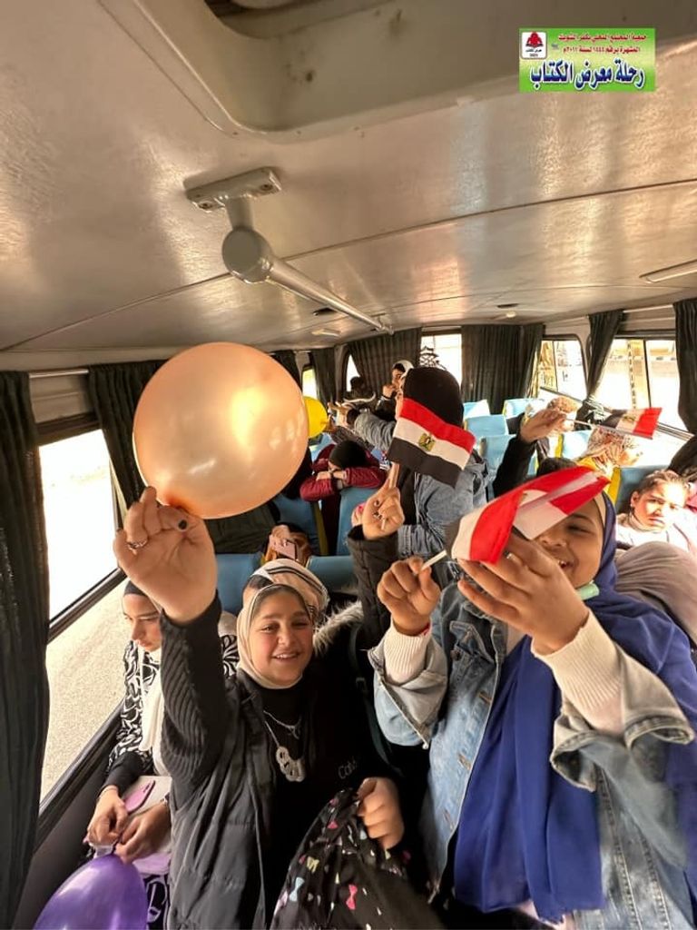 أهالي قرية مصرية ينظمون رحلة إلى معرض الكتاب