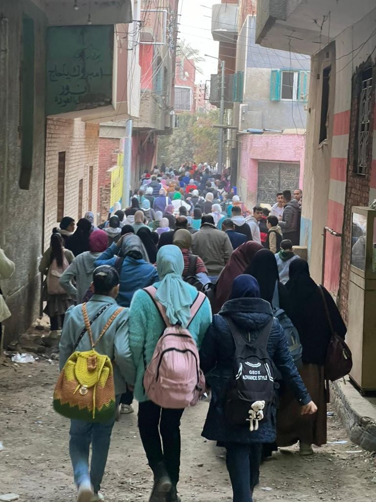 أهالي قرية مصرية ينظمون رحلة إلى معرض الكتاب