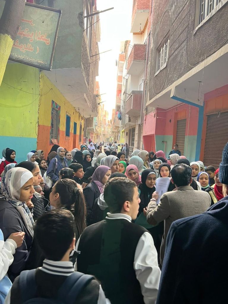 أهالي قرية مصرية ينظمون رحلة إلى معرض الكتاب