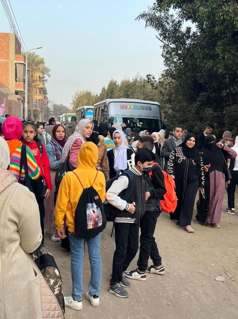 أهالي قرية مصرية ينظمون رحلة إلى معرض الكتاب