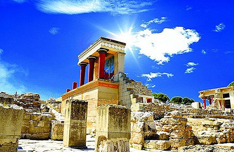 قصر كنوسوس أحد أماكن السياحة في جزيرة كريت جزيرة كريت تتمتع بشواطئ ومدن تاريخية رائعة