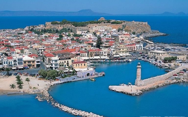 مدينة ريثيمنون أحد أماكن السياحة في جزيرة كريت جزيرة كريت تتمتع بشواطئ ومدن تاريخية رائعة