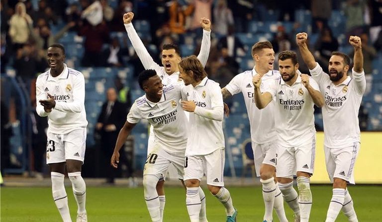 نجوم ريال مدريد كارلو أنشيلوتي مع نجوم ريال مدريد