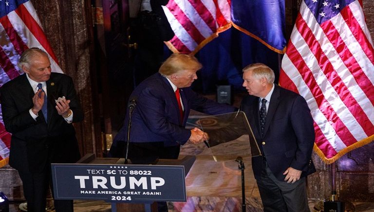 الرئيس الأمريكي السابق دونالد ترامب يلقي خطابا في مقر ولاية كارولينا الجنوبية