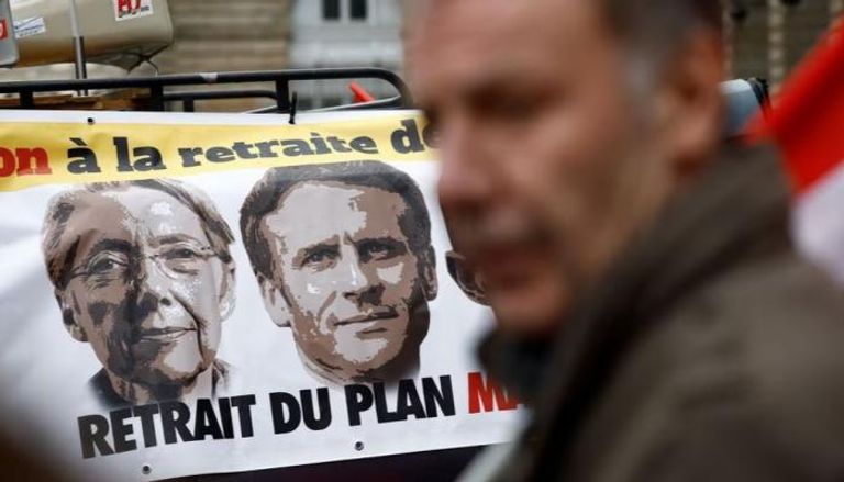 إضرابات في فرنسا احتجاجًا على خطة الحكومة لإصلاح نظام التقاعد