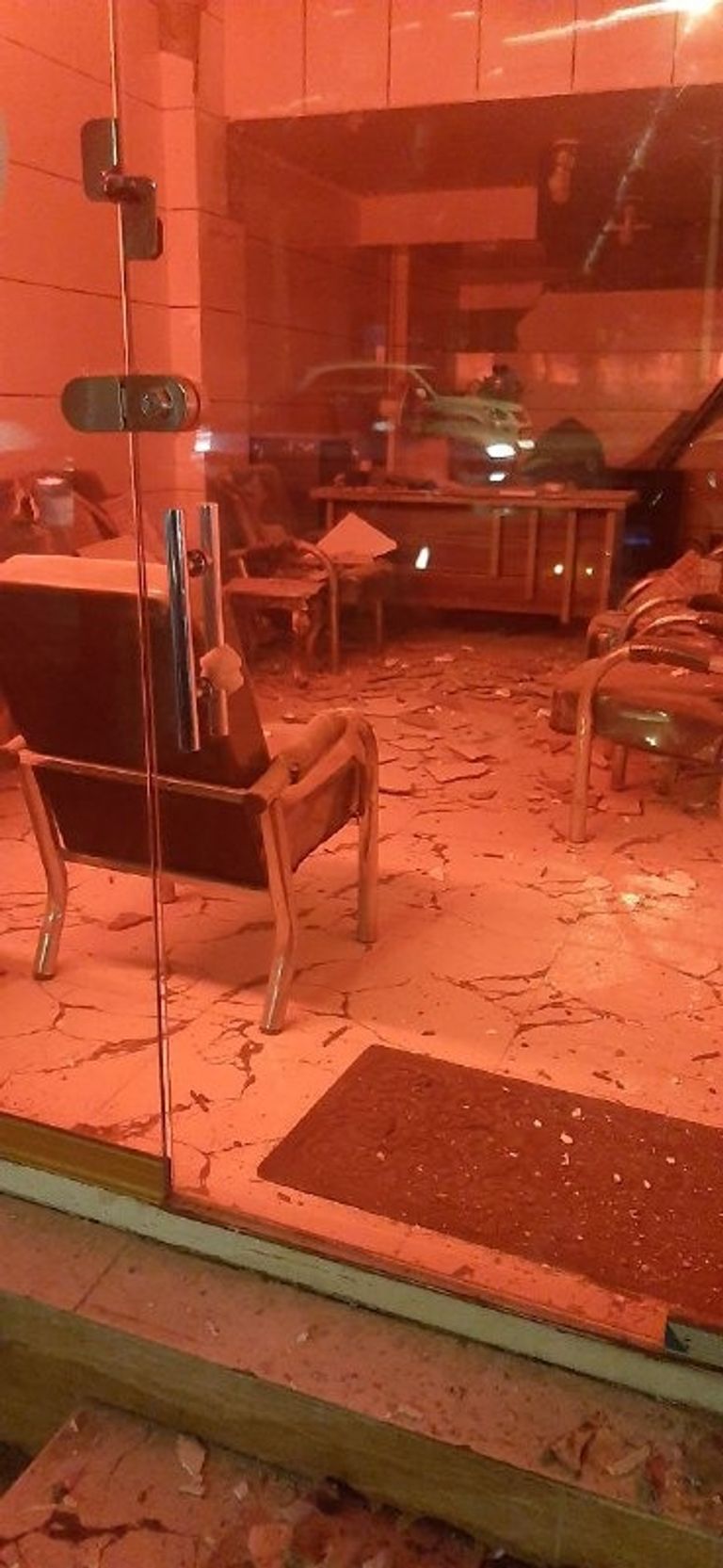 جانب من آثار الزلزال