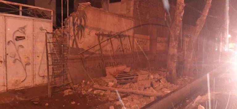 جانب من آثار الزلزال