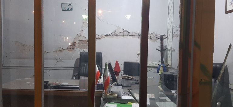 جانب من آثار الزلزال