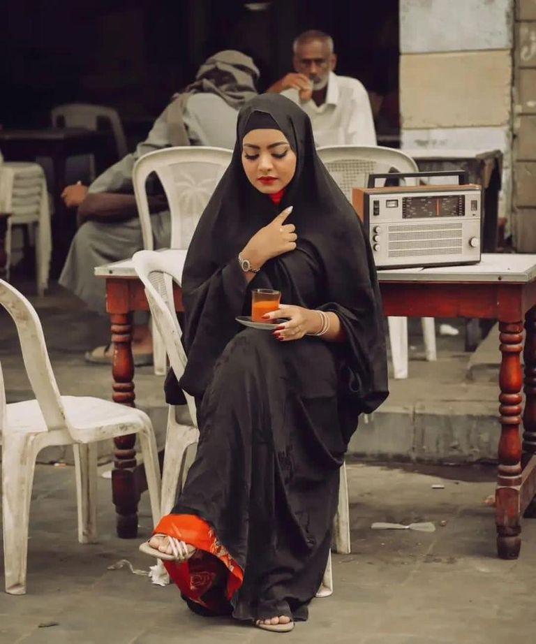 أحد مقاهي عدن القديمة